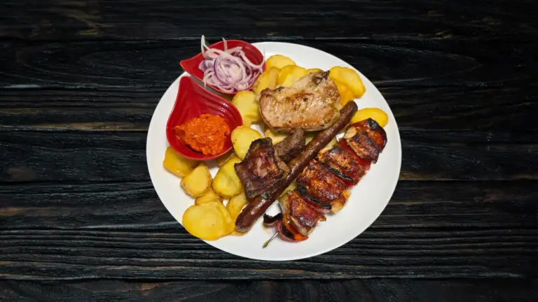 Mixed meat with a side dish