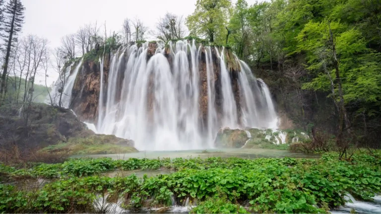 Slikoviti slapovi u Nacionalnom parku Plitvička jezera, Hrvatska