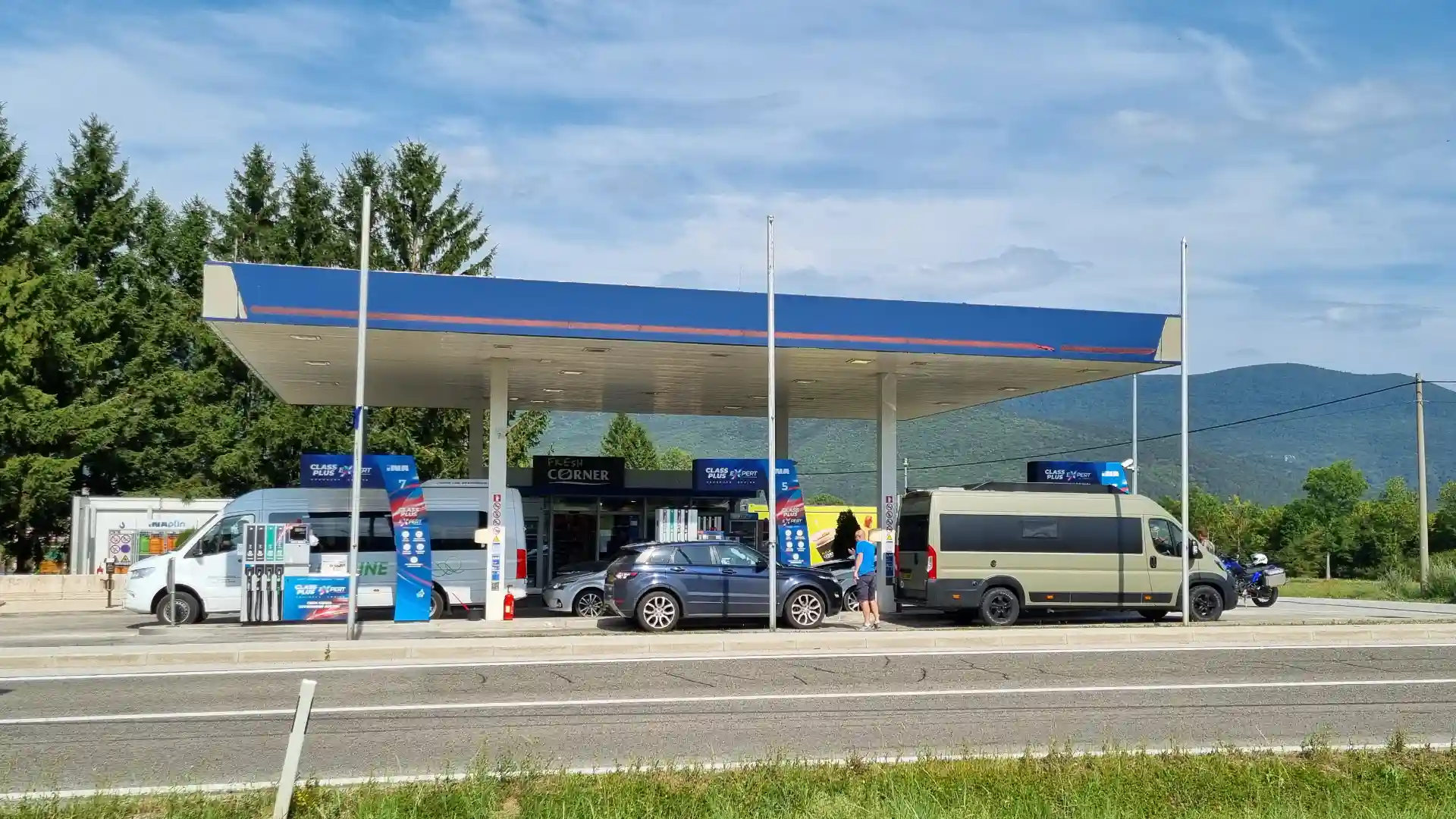 Benzinska postaja INA, Korenica