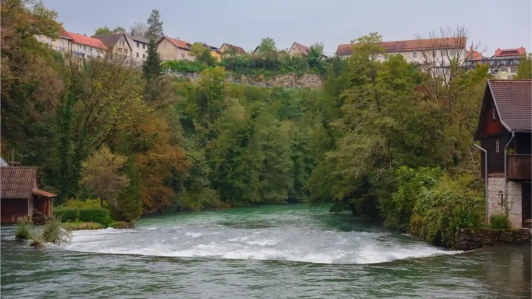 Slap u kanjonu rijeke Korane, u slikovitom naselju Rastoke pokraj Slunja, Hrvatska