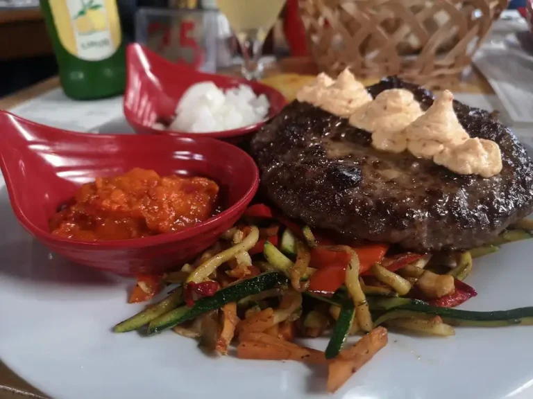 Bistro Vila Velebita - Gurmanska pljeskavica