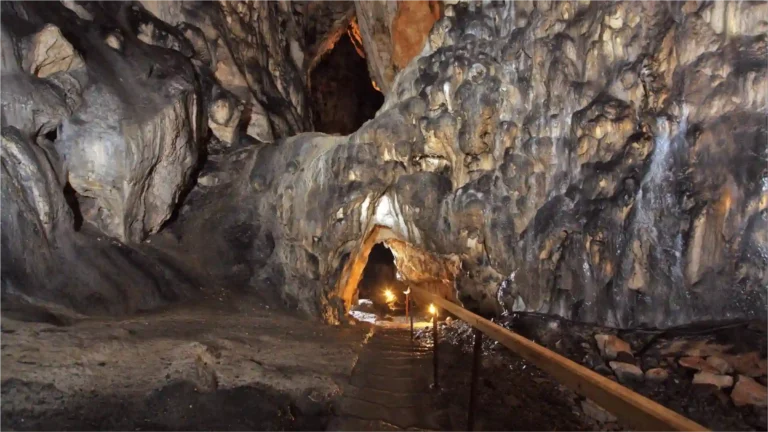 Pećinski park Grabovača - špilja Samograd
