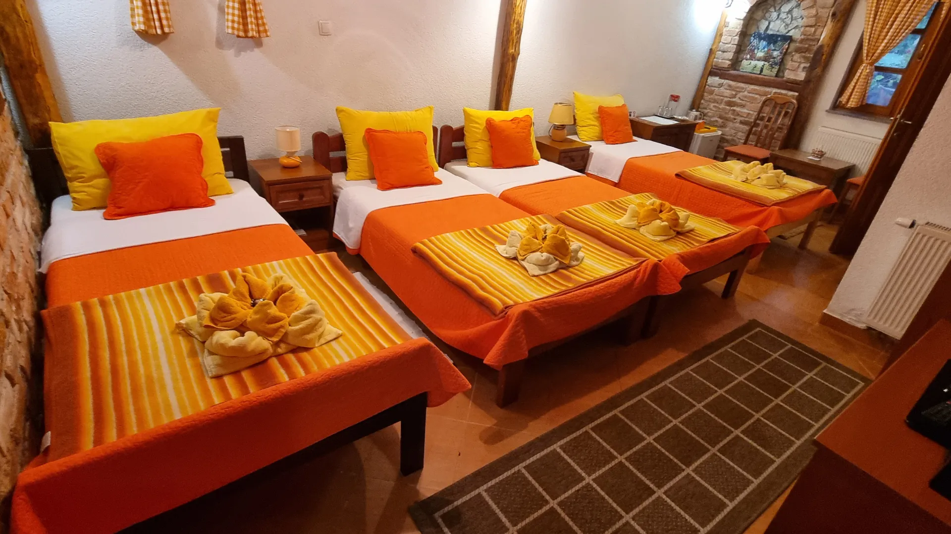 Soba 10- Obiteljska soba Golden Meadow-02