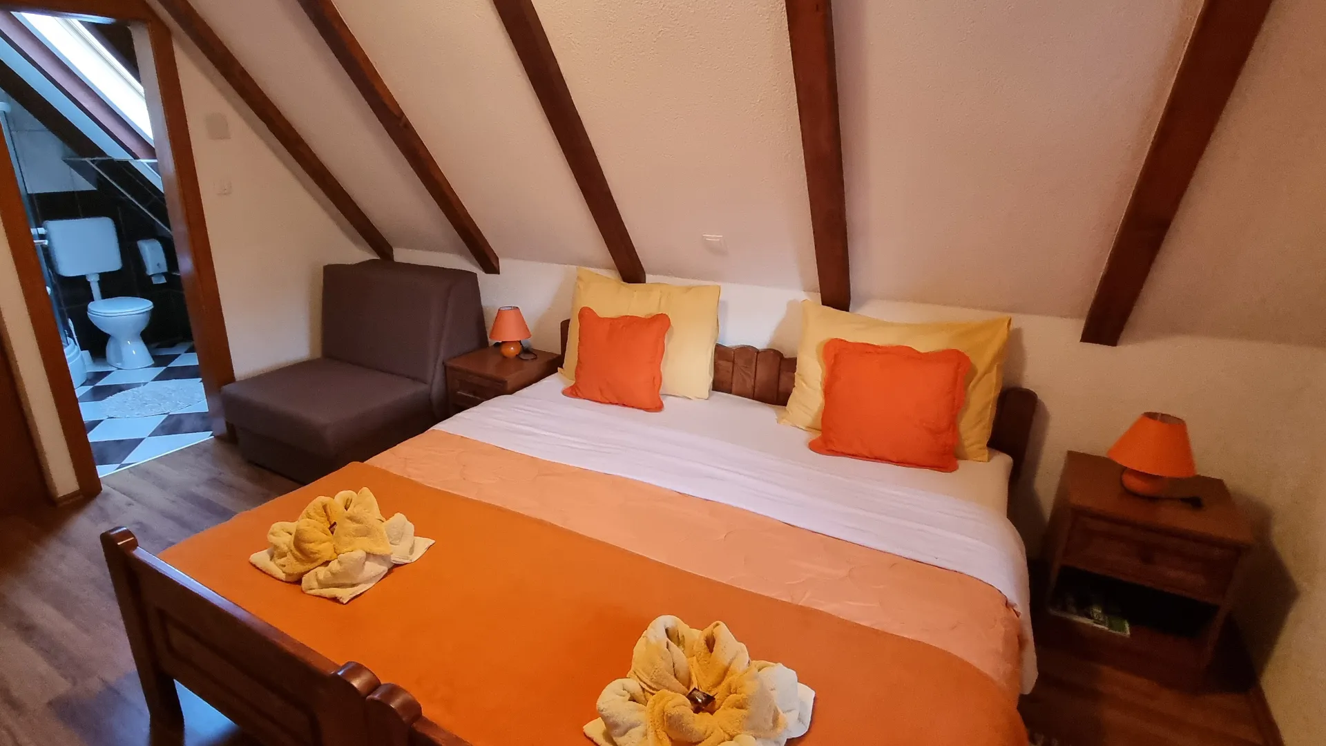 Soba 8 – Standard soba Waterfall Escape-02