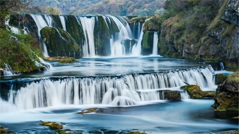 Vodopad Štrbački buk na rijeci Uni u Nacionalnom parku Una