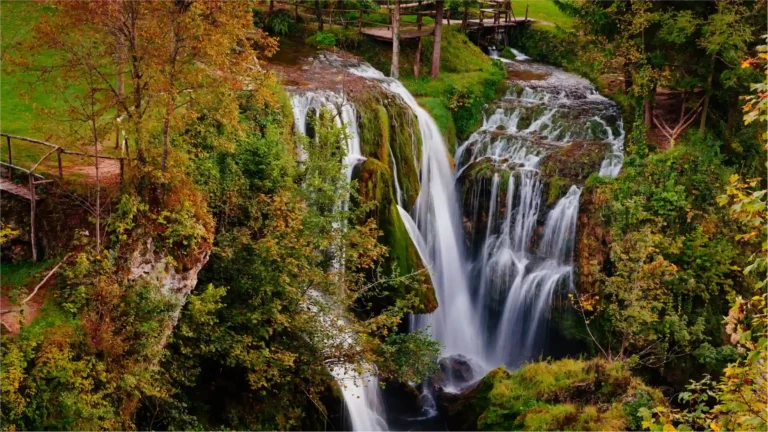 Slap u kanjonu rijeke Korane, u slikovitom naselju Rastoke pokraj Slunja, Hrvatska